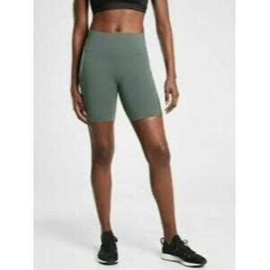 Athleta: Good Condition Ultimate Stash Pocket 7" Short